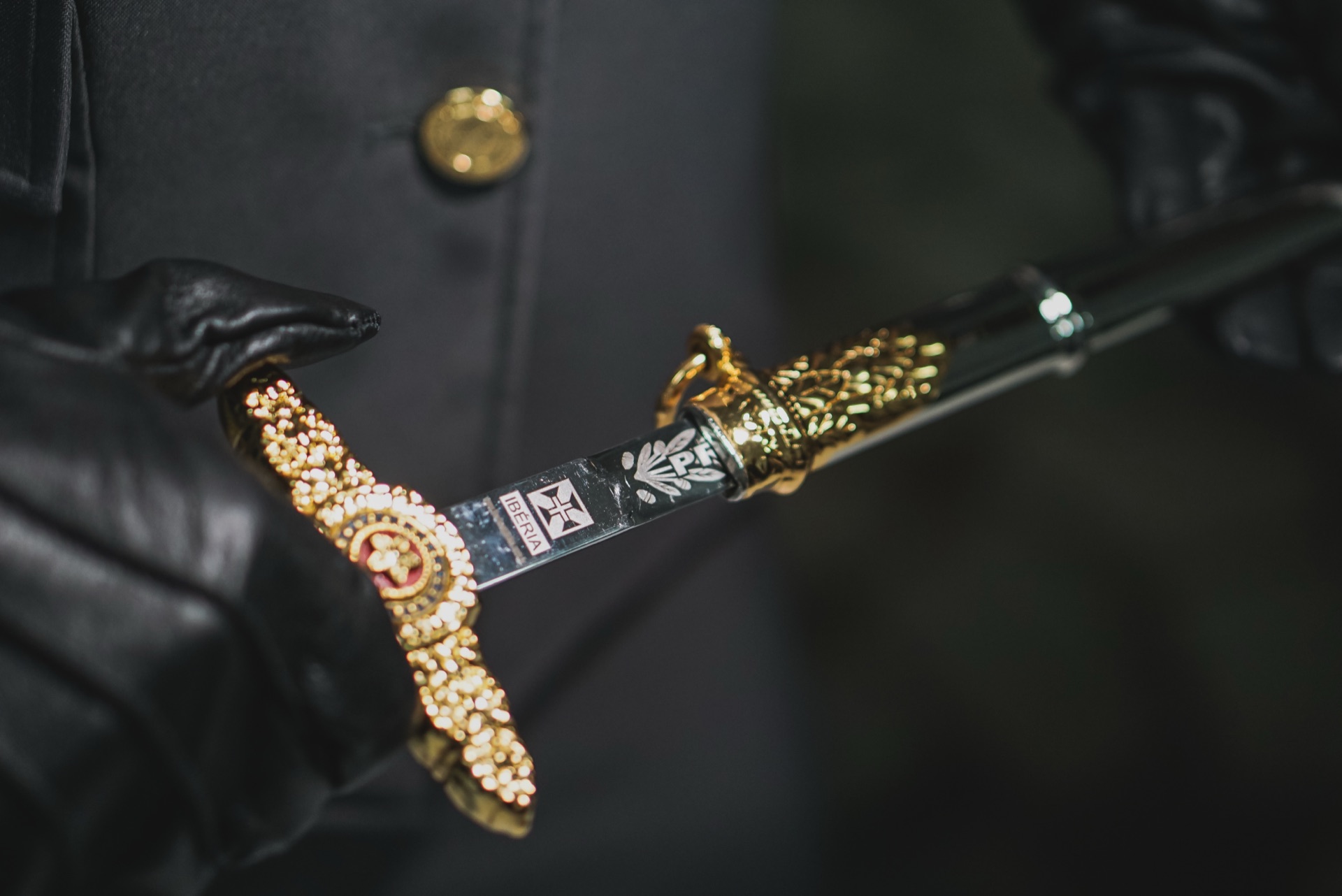 Oficial da Polícia Militar do Espírito Santo (PMES) em uniforme cerimonial — curso preparatório CFO